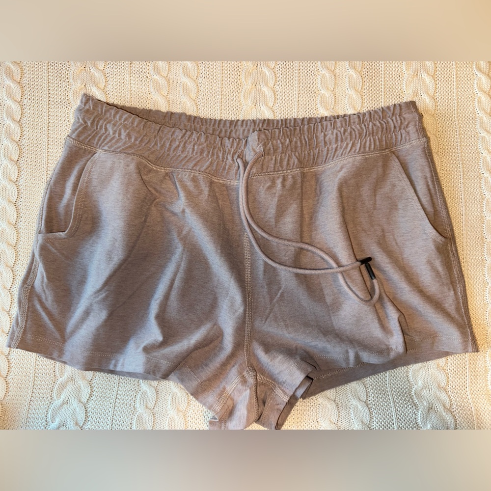 Beyond Yoga Shorts Tan Size Large